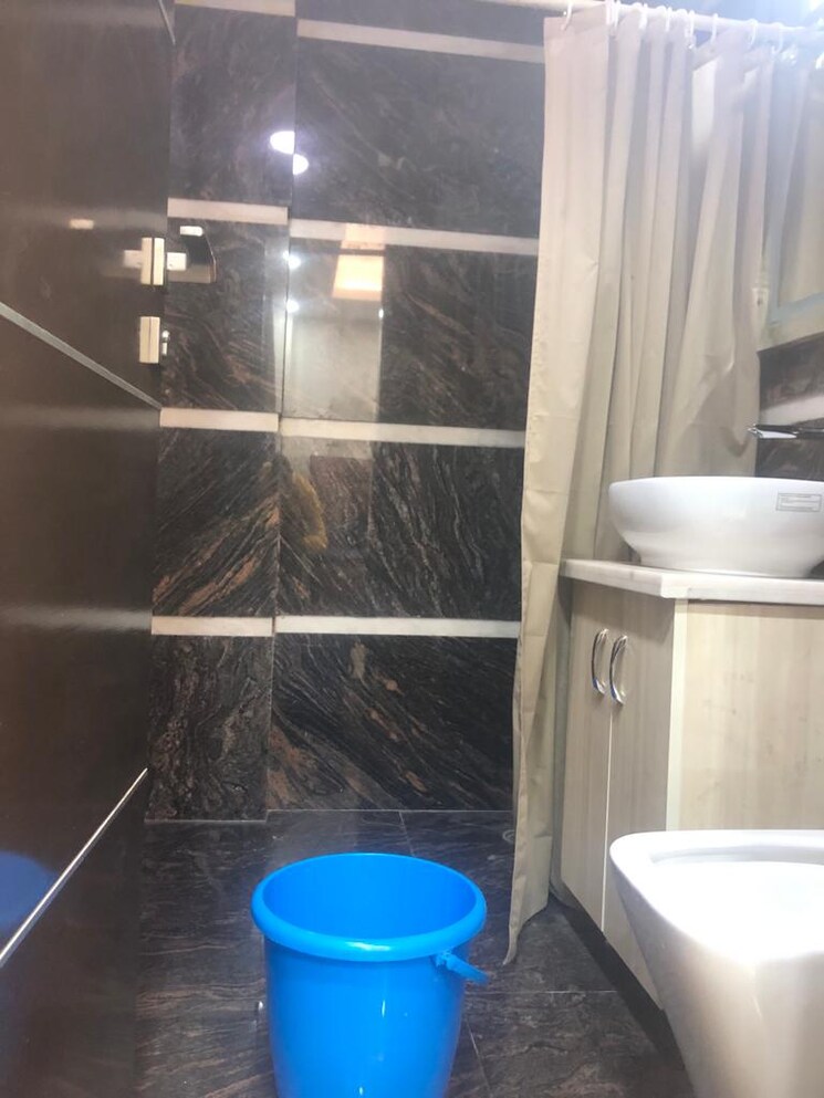 Bathroom, east of kailash 3 Bedroom 125 Sq.Yd. Builder Floor In East Of Kailash Delhi 9375486