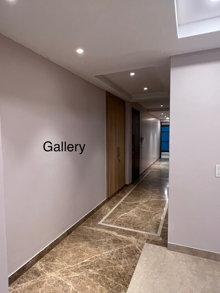 Room, east of kailash 3 Bedroom 125 Sq.Yd. Builder Floor In East Of Kailash Delhi 9375486