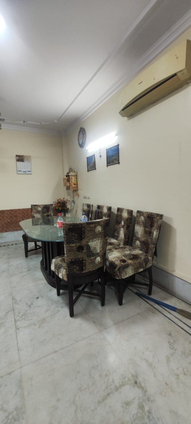 Living Room, shivalik colony 2 Bedroom 200 Sq.Yd. Builder Floor In Shivalik Colony Delhi 9375523