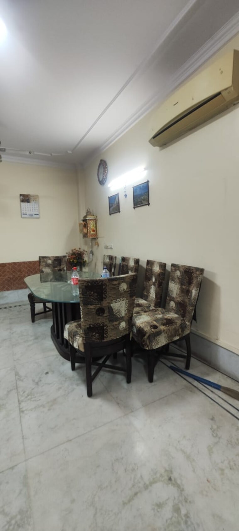 Living Room, shivalik colony 2 Bedroom 200 Sq.Yd. Builder Floor In Shivalik Colony Delhi 9375523