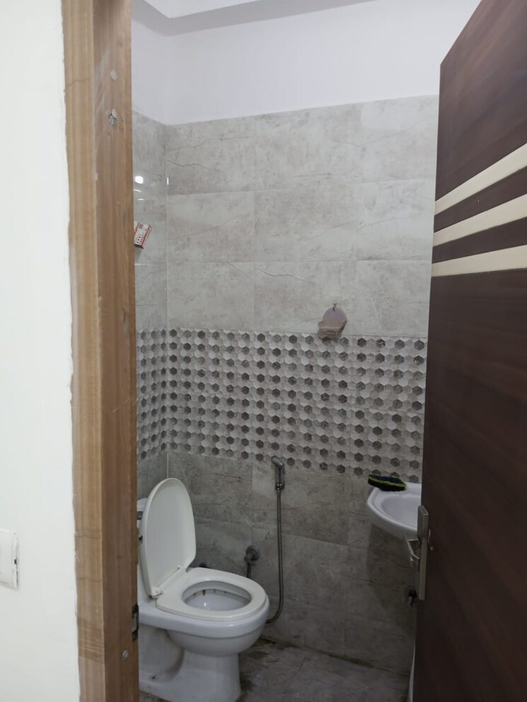 Bathroom, rwa-apartments-sector-50 5 Bedroom 18000 Sq.Ft. Villa In Sector 50 Noida 9375572