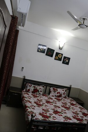 Furnished Amenities in 3 BHK Villa at Paramount Golfforeste, Zeta I Greater Noida – for Sale