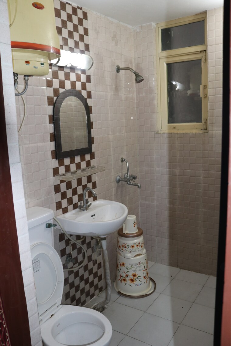 Bathroom, paramount-golfforeste 3 Bedroom 1450 Sq.Ft. Villa In Zeta I Greater Noida Greater Noida 9375597