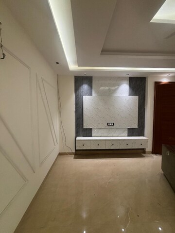 Room in 4 BHK Apartment at Chattarpur – for Sale