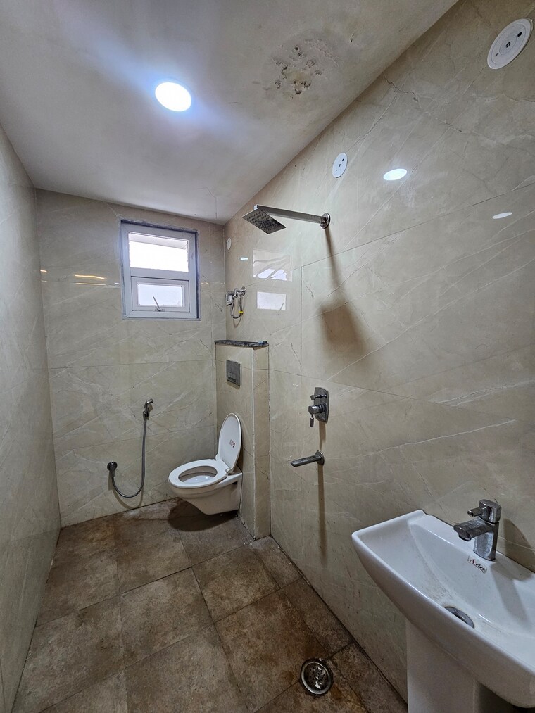 Bathroom, chattarpur 2 Bedroom 750 Sq.Ft. Builder Floor In Chattarpur Delhi 9375562