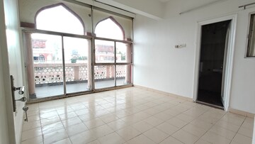 Room in 2 BHK Apartment at Moghul Garden, Koregaon – for Rent