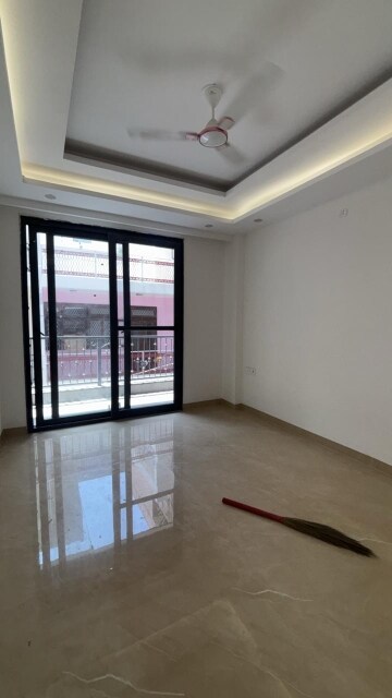 Room in 4 BHK Builder Floor at Chattarpur – for Sale