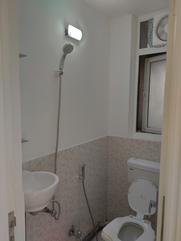 Bathroom, ats-le-grandiose 4 Bedroom 3200 Sq.Ft. Apartment In Sector 150 Noida 9375712
