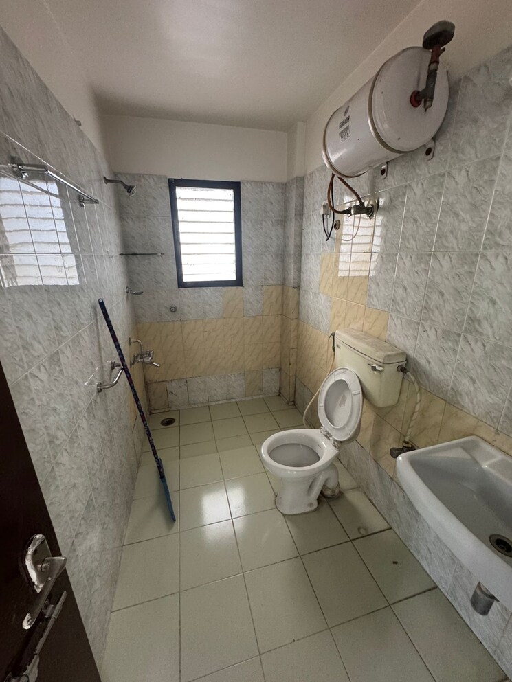 Bathroom, atur-park 2 Bedroom 800 Sq.Ft. Apartment In Koregaon Pune 9375759