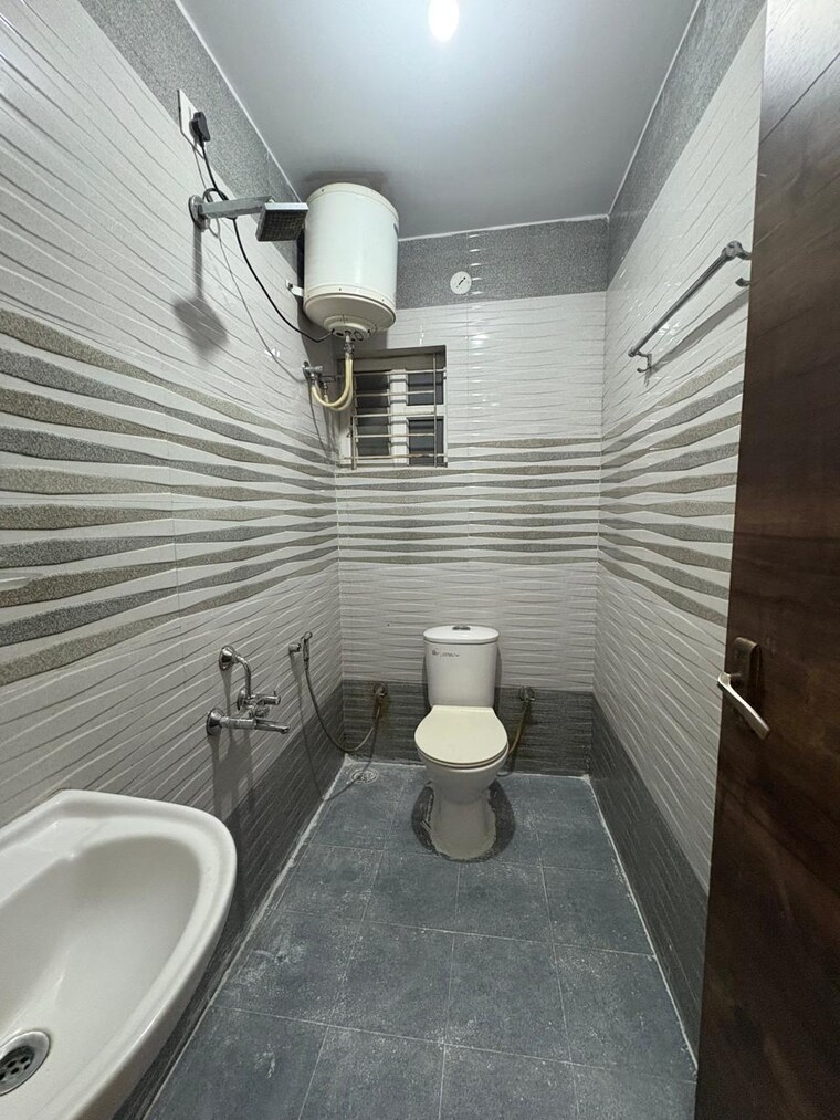 Bathroom, iti layout 1 Bedroom 555 Sq.Ft. Builder Floor In Iti Layout Bangalore 9375758