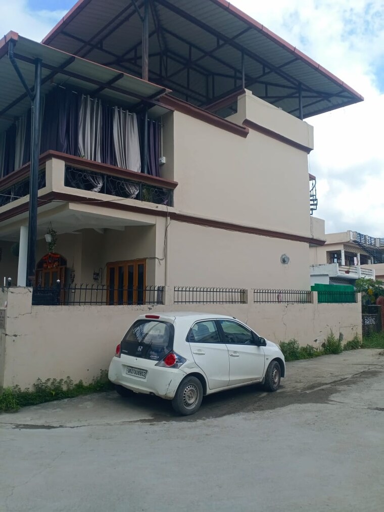  Parking, tapovan 3 Bedroom 102 Sq.Yd. Independent House In Tapovan Dehradun 9375755