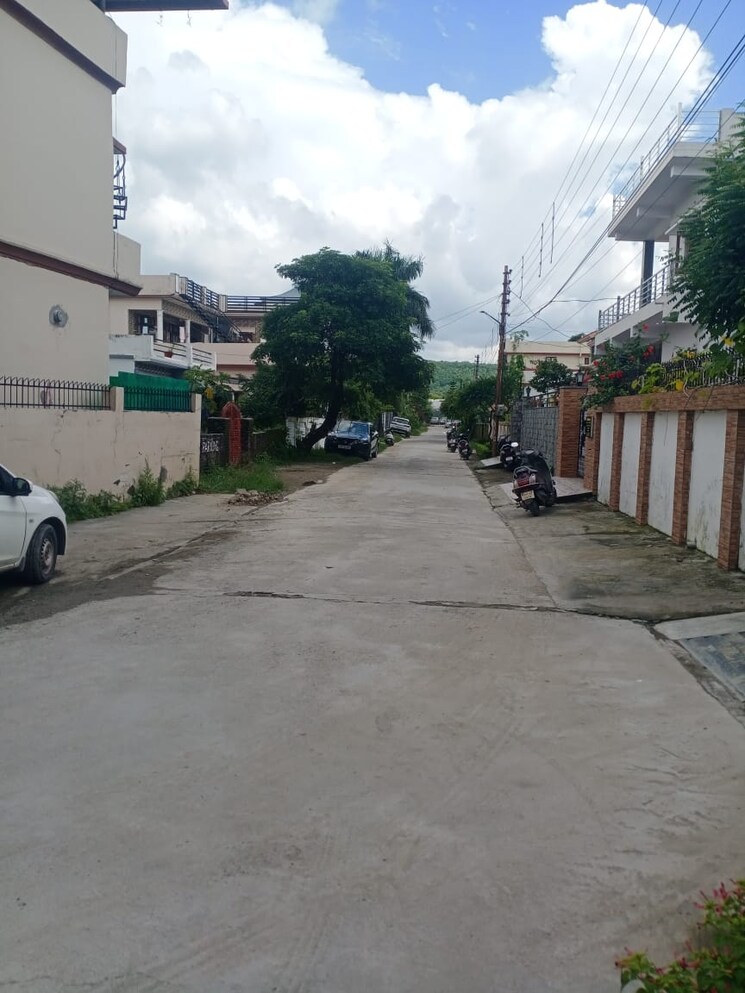  Parking, tapovan 3 Bedroom 102 Sq.Yd. Independent House In Tapovan Dehradun 9375755