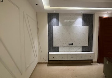 Furnished Amenities in 4 BHK Builder Floor at Chattarpur – for Sale