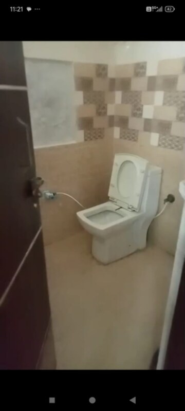 Bathroom in 2 BHK Builder Floor at ABCZ East Sapphire, Sector 45 – for Rent