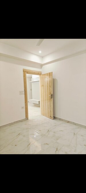 Room in 2 BHK Builder Floor at Saket – for Rent