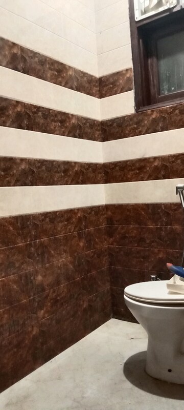 Furnished Amenities in 2 BHK Builder Floor at Saket – for Rent