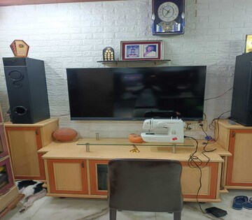 Living Room in 2 BHK Apartment at Dadar East – for Rent