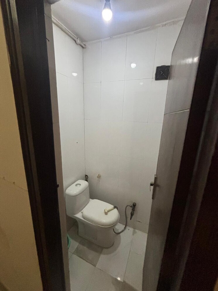 Bathroom, janakpuri 2 Bedroom 1250 Sq.Ft. Builder Floor In Janakpuri Delhi 9375806