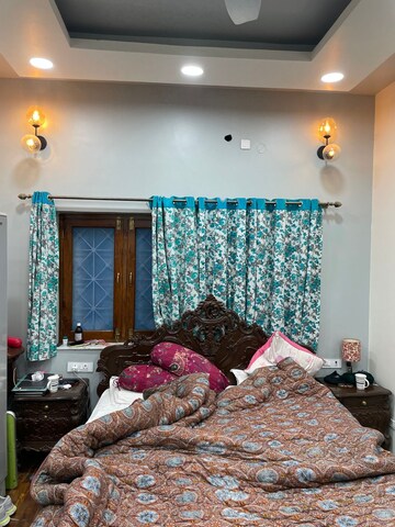 Bedroom in 4 BHK Independent House at Dalanwala – for Rent