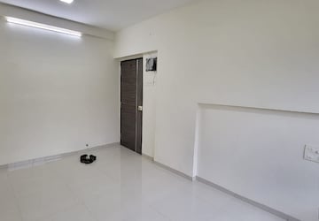 Room in 1 BHK Apartment at Rajkamal Heights, Parel – for Rent