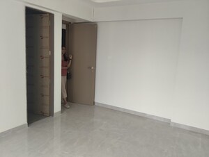 Room in 2 BHK Apartment at Mulund West – for Rent