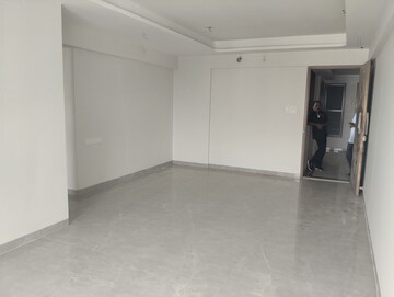 Room in 2 BHK Apartment at Mulund West – for Rent