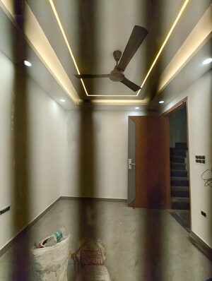 Furnished Amenities in 2 BHK Builder Floor at Govindpuri – for Rent