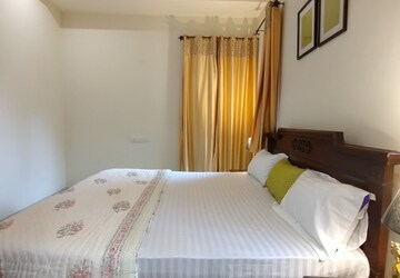 Bedroom in 4 BHK Villa at Ansal Sushant Lok I, Sector 43 – for Rent