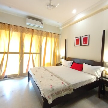 Bedroom in 4 BHK Villa at Ansal Sushant Lok I, Sector 43 – for Rent