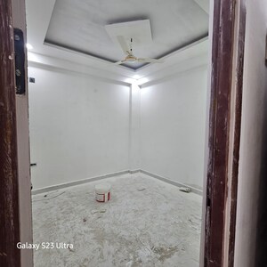 Room in 2 BHK Apartment at Sector 16c Greater Noida – for Sale