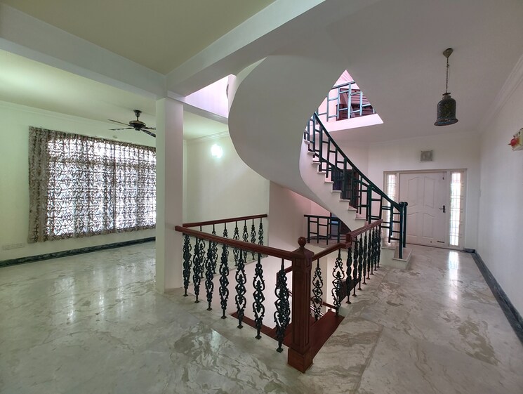  Parking, akkarai 3 Bedroom 6050 Sq.Ft. Villa In Akkarai Chennai 9375912