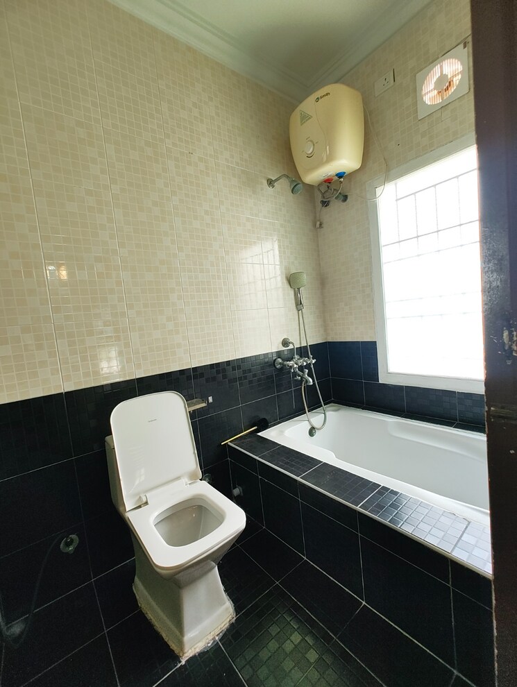 Team Area, akkarai 3 Bedroom 6050 Sq.Ft. Villa In Akkarai Chennai 9375912