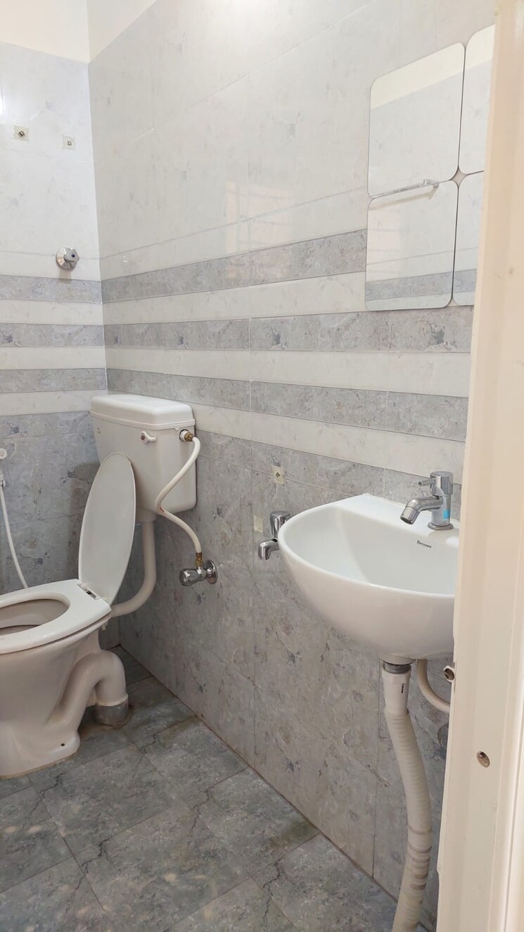 Bathroom, domlur Commercial Office Space 600 Sq.Ft. In Domlur Bangalore 9375926