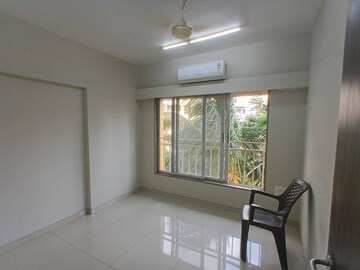 Room in 2 BHK Apartment at Riddhi Gardens CHS, Malad East – for Rent