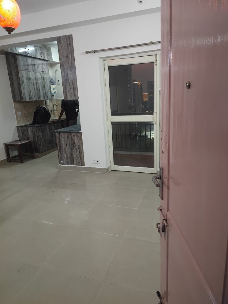 Room, aims-golf-city 2.5 Bedroom 1150 Sq.Ft. Apartment In Sector 75 Noida 9376008