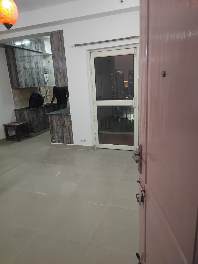 Room, aims-golf-city 2.5 Bedroom 1150 Sq.Ft. Apartment In Sector 75 Noida 9376008