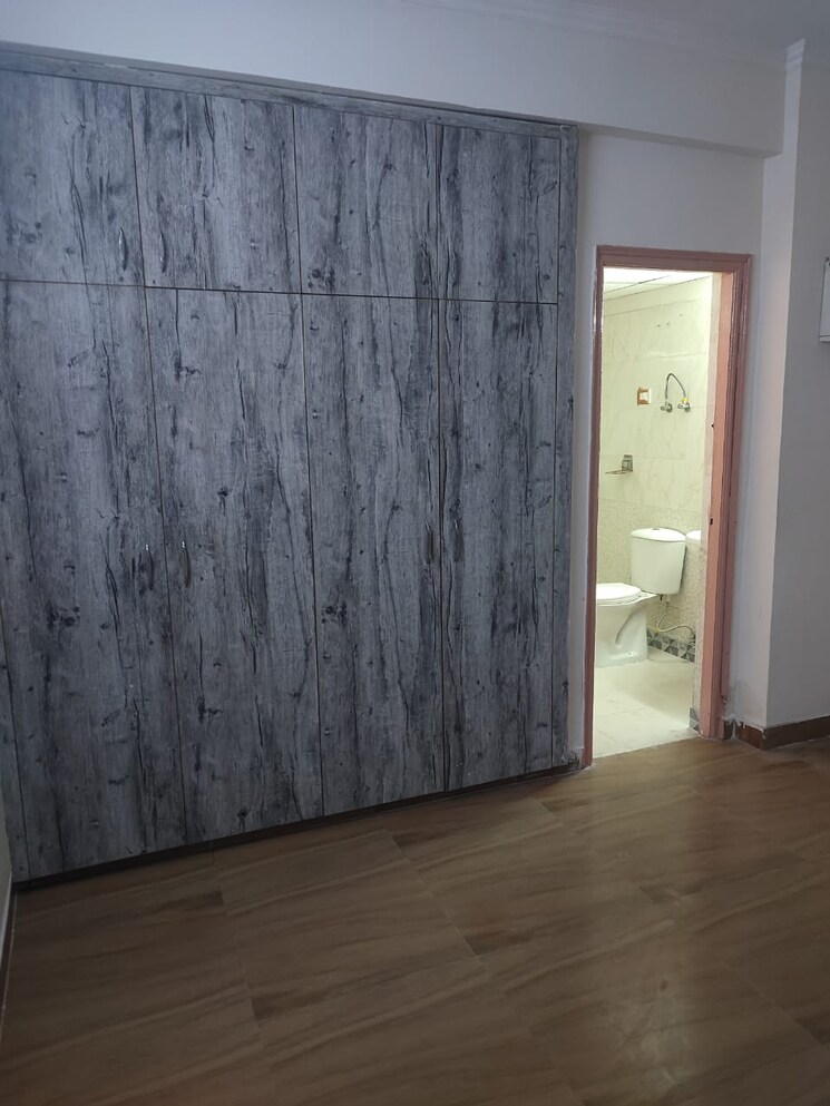 Room, aims-golf-city 2.5 Bedroom 1150 Sq.Ft. Apartment In Sector 75 Noida 9376008