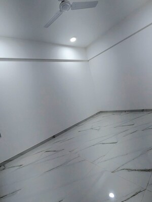 Room in 2 BHK Apartment at Nahar Amaryllis Towers and Plaza, Chandivali – for Rent