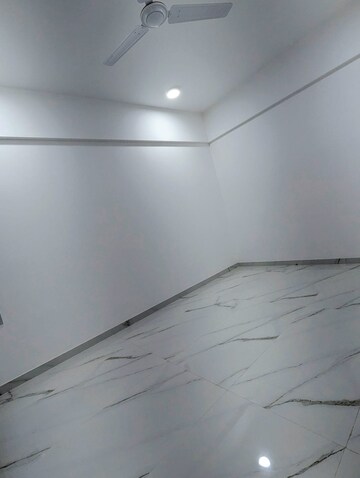 Room in 2 BHK Apartment at Nahar Amaryllis Towers and Plaza, Chandivali – for Rent