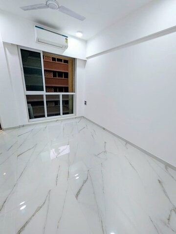 Room in 2 BHK Apartment at Nahar Amaryllis Towers and Plaza, Chandivali – for Rent