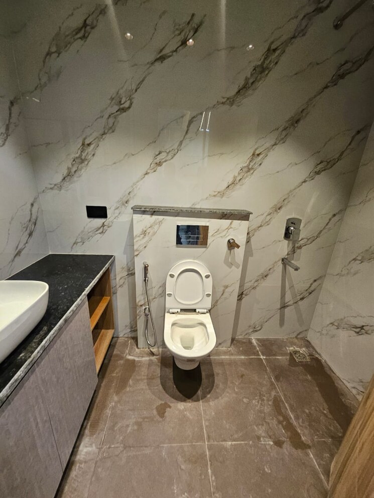 Bathroom, dlf city phase 3 4 Bedroom 316 Sq.Yd. Builder Floor In Dlf City Phase 3 Gurgaon 9376074