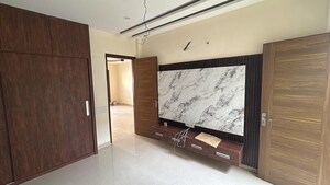 Room in 4 BHK Villa at High Ground – for Rent