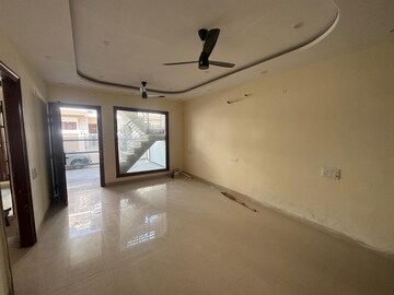 Room in 4 BHK Villa at High Ground – for Rent