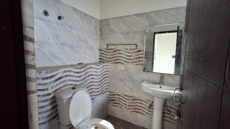 Bathroom, artique-uptown-skylla 3 Bedroom 1665 Sq.Ft. Apartment In International Airport Road Zirakpur 9376081