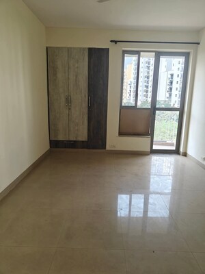 Room in 3 BHK Builder Floor at SS Southend Floors, South City 2 – for Rent