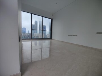 Room in 4 BHK Apartment at Rustomjee Crown, Prabhadevi – for Rent