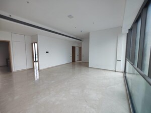 Room in 4 BHK Apartment at Rustomjee Crown, Prabhadevi – for Rent