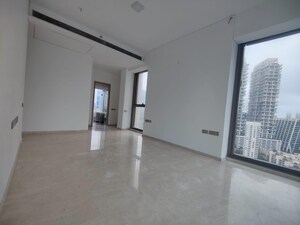 Room in 4 BHK Apartment at Rustomjee Crown, Prabhadevi – for Rent