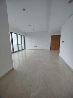 Room in 4 BHK Apartment at Rustomjee Crown, Prabhadevi – for Rent