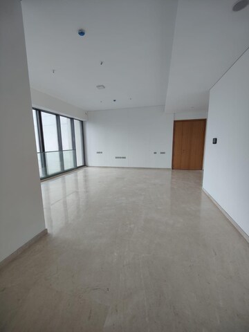 Room in 4 BHK Apartment at Rustomjee Crown, Prabhadevi – for Rent